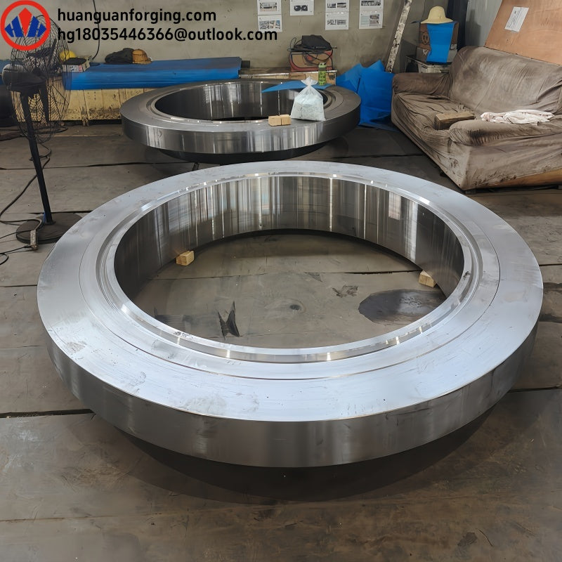 Large pipeline flange