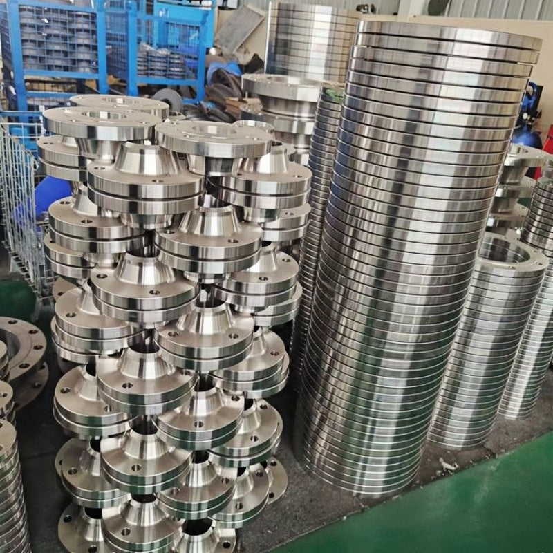 Forging high-pressure flanges